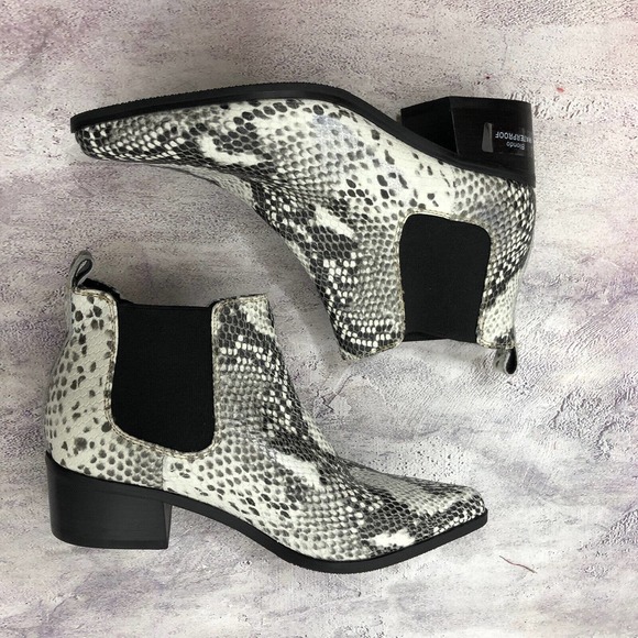 NEW Blondo Womens Emelia Chelsea Bootie 7.5M Waterproof Leather Snakeskin Print - Picture 3 of 9